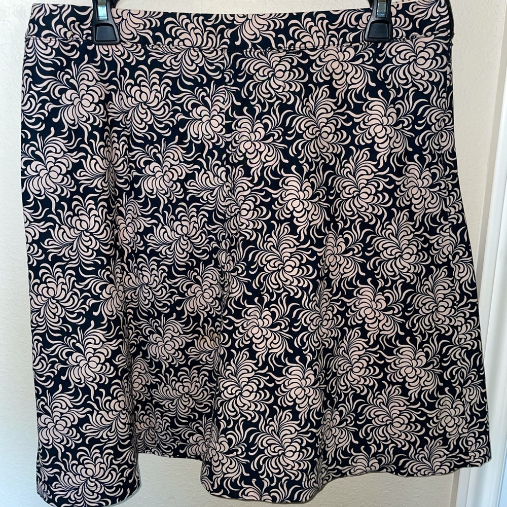 Gap skirt
